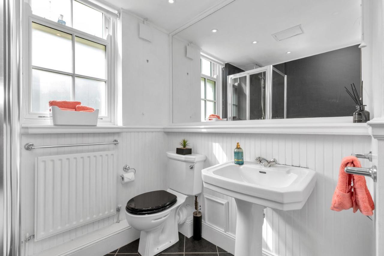 Entire Flat In Heart Of Chelsea Hosted By Zahra Apartment London Exterior photo